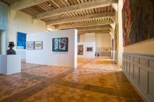 Château de Biron - lieu d'expositions d'art ©Déclic&Décolle