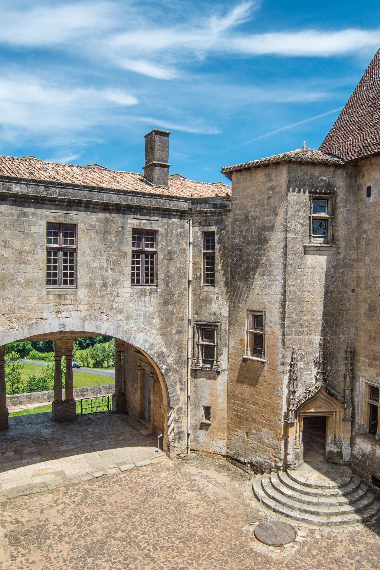 cour haute Biron